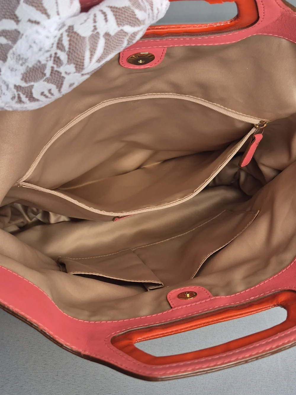 COACH HANDBAG/CLUTCH